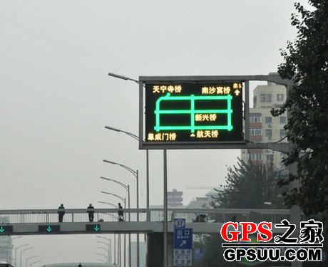 道路堵车早知道 任我游1300T网友实测 