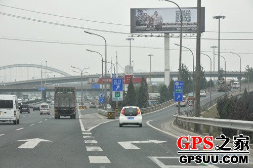 道路堵车早知道 任我游1300T网友实测 